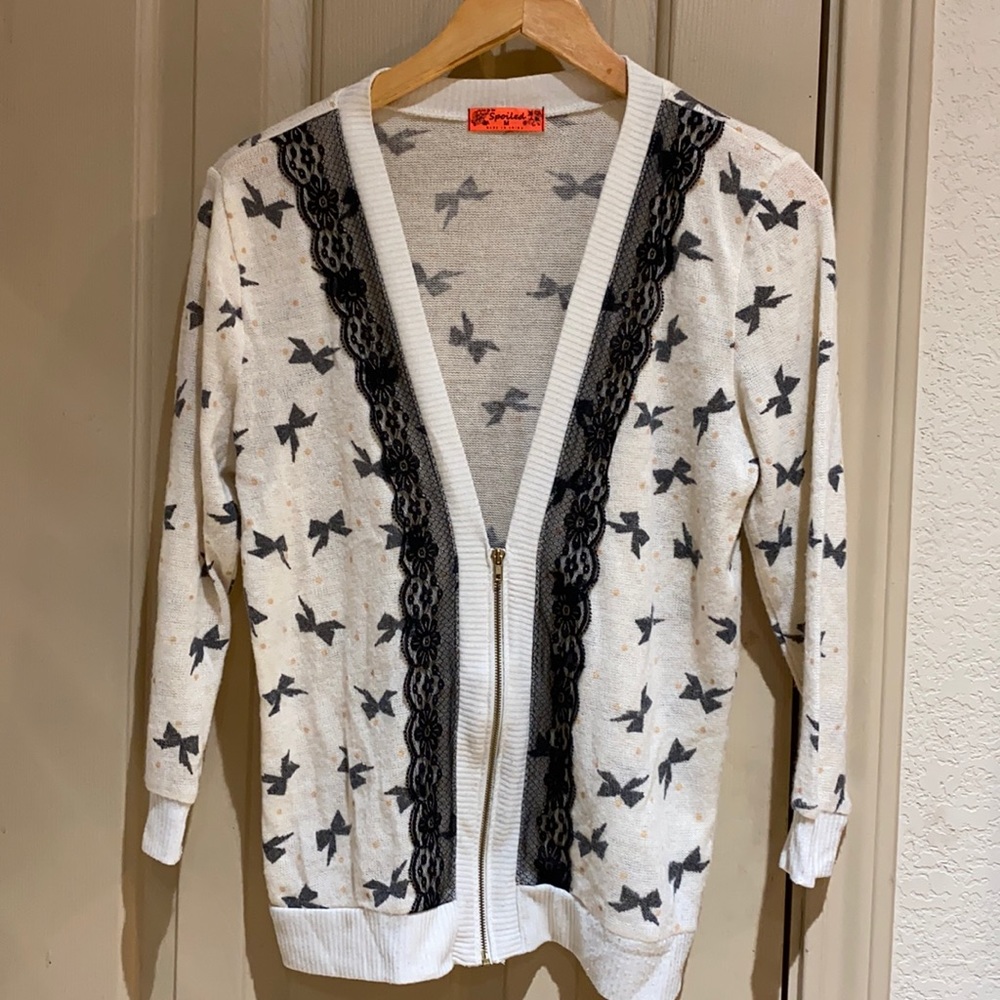 Spoiled cardigan. White and Black pattern Size M